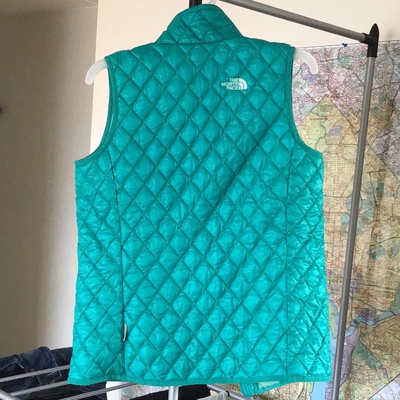 The north face vest - Picture 2 of 8